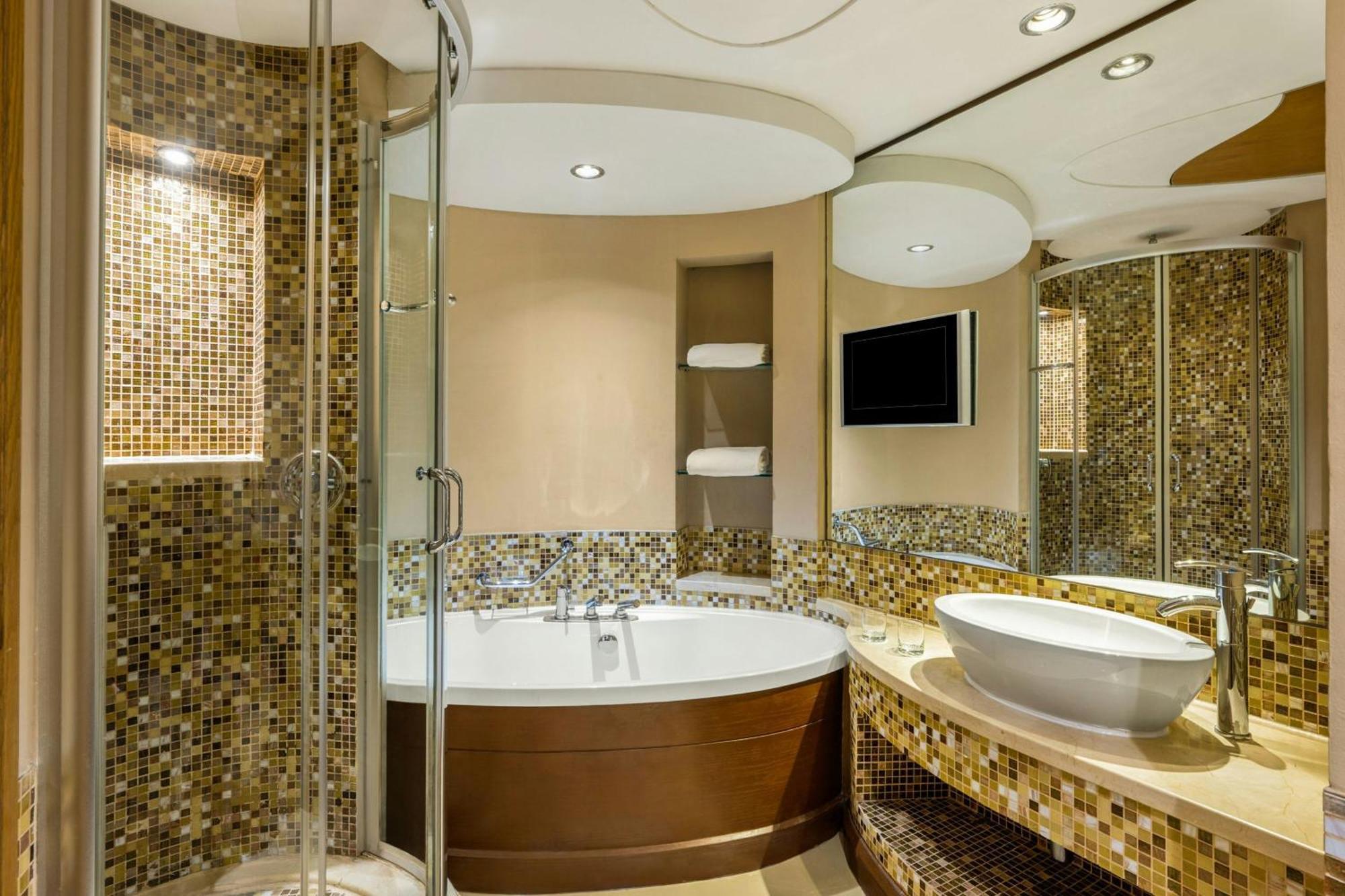 Gulf Bahrain Convention And Hotel 5*